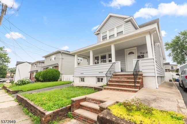 Building Photo - 46 Bellevue Ave