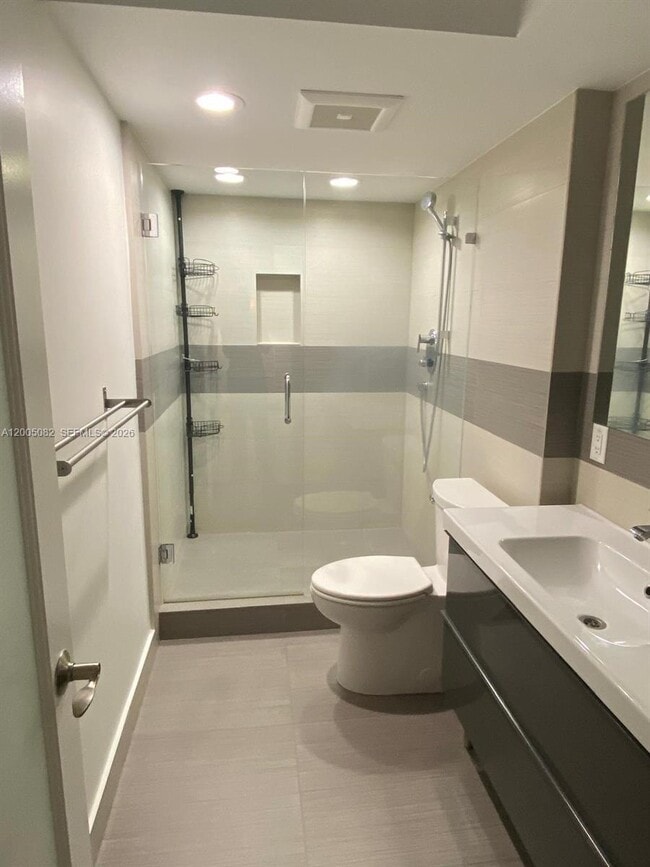 Building Photo - 660 Tennis Club Dr