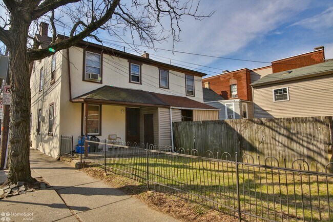 Building Photo - 419 Vine St