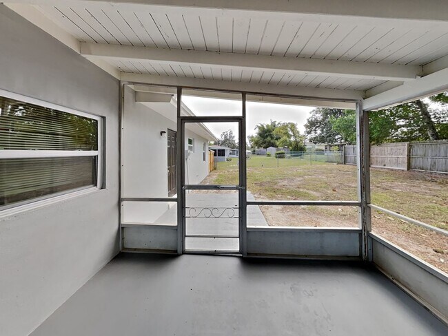 Building Photo - Charming 3-Bed Home in Spring Hill