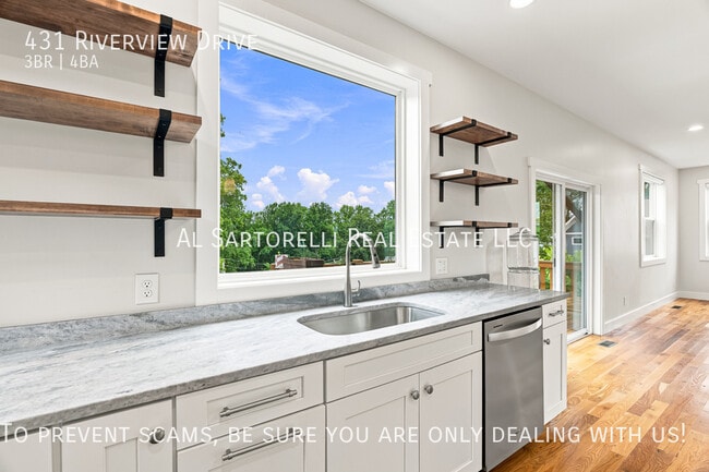 Building Photo - 431 Riverview Dr
