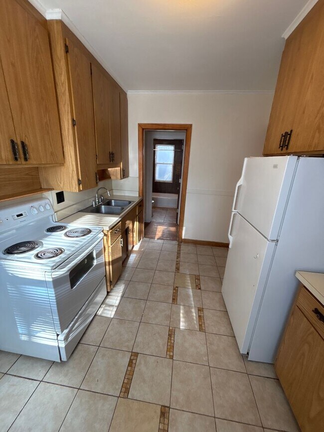 Building Photo - 2918 N Girard Ave