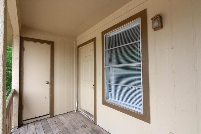 Building Photo - 1607 Onion Creek Village Dr