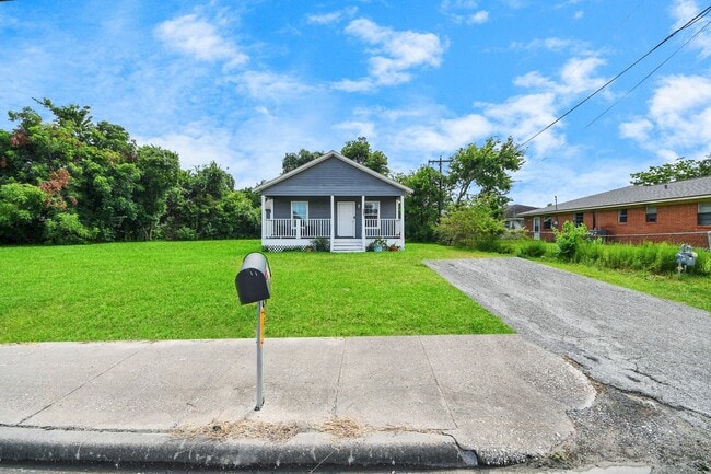 Building Photo - 221 3rd St N