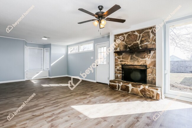 Building Photo - Beautiful 3 Bedroom 2 Bathroom House - Rea...