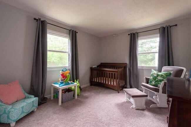 Building Photo - Beautiful home located in Sycamore Knolls!