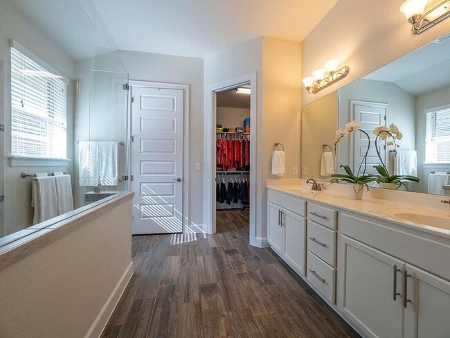 Building Photo - 14900 Via Del Corso Dr