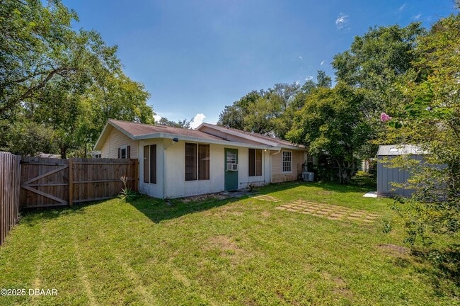 Building Photo - 1045 Amber Cir