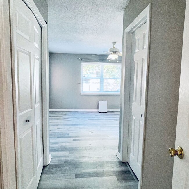 Building Photo - RENOVATED 3bed/2bth Home!