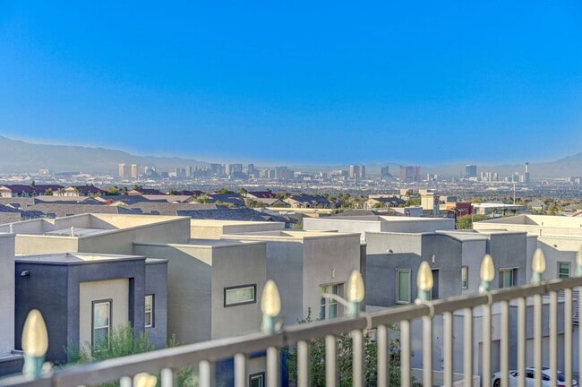 Building Photo - Distinctive Fully Furnished Estate in The Canyons!