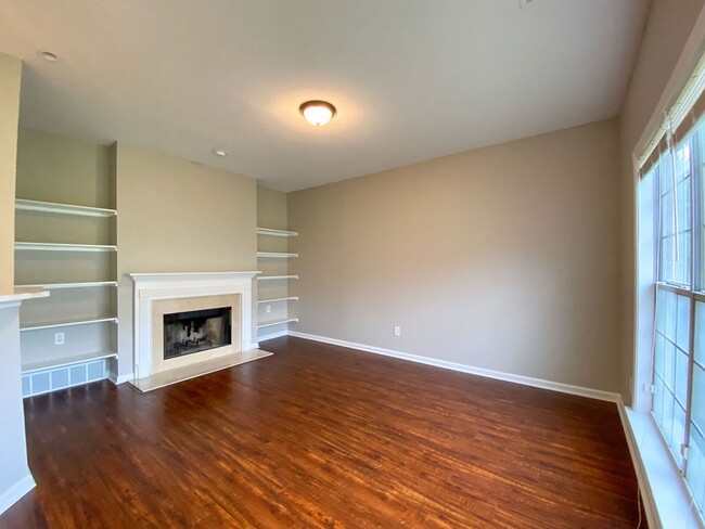 Building Photo - 5 Bedrooms with Bonus, 4 Bath Near Riverda...