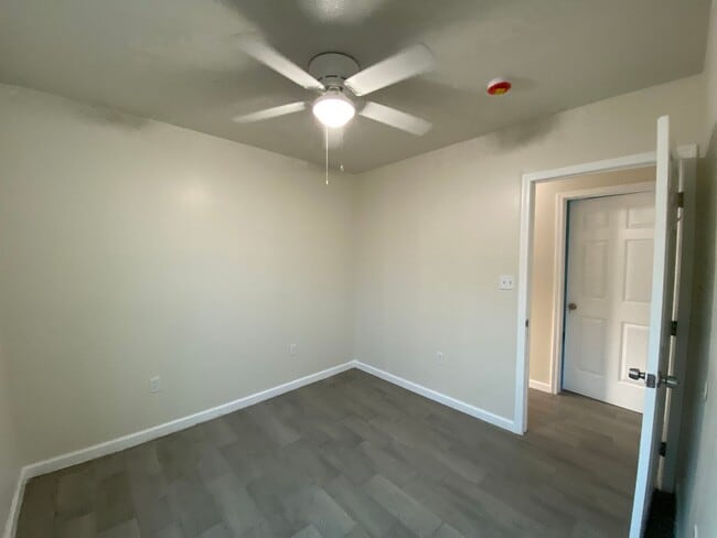 Building Photo - Charming 2 BD 1 BA House in Central SW Bakersfield