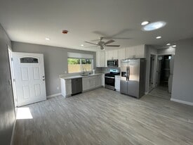 Building Photo - 2615 Elizondo Ave