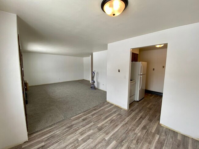 Building Photo - 207 Lakeview Ave