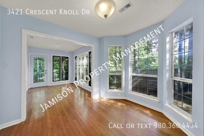 Building Photo - 3421 Crescent Knoll Dr