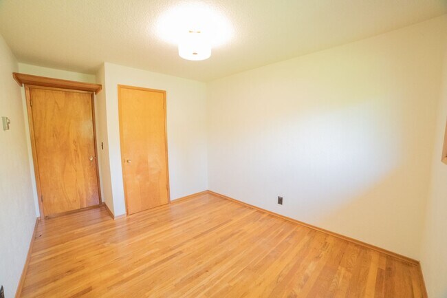 Building Photo - Large One Level Oregon City Home
