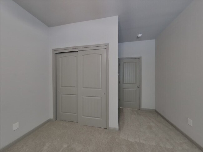 Building Photo - 9845 Gln Brk Ln