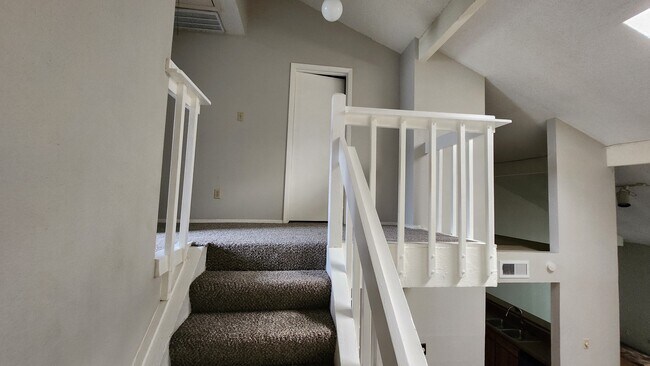 Building Photo - 7097 Greenway Chase St