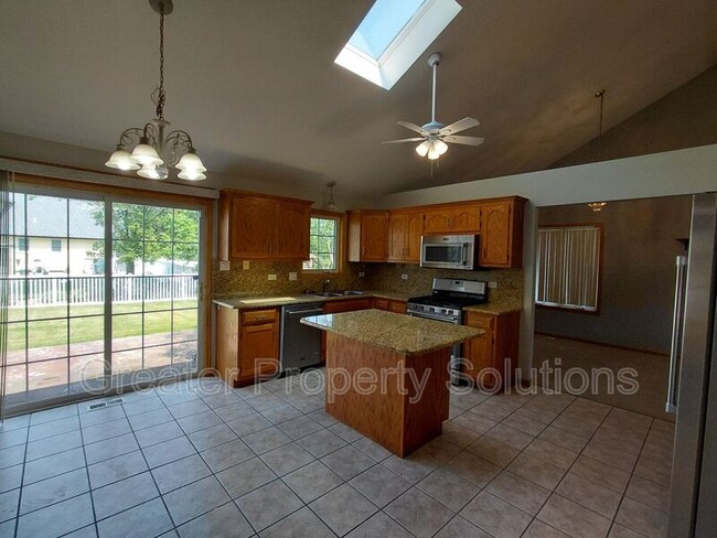 Building Photo - 9924 Lands End