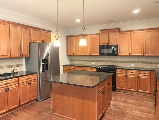 Building Photo - 204 Providence Ln