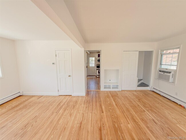 Building Photo - 23 Garden City Ave
