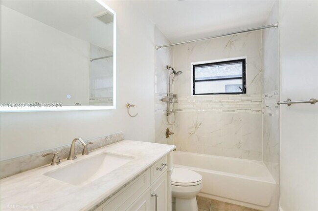 Building Photo - 1634 SW 19th Ter