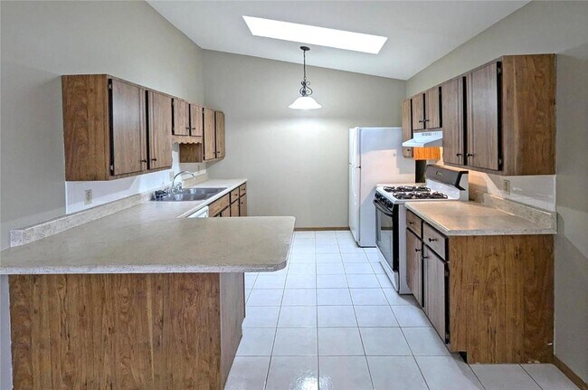 Building Photo - 332 Spencer Pl