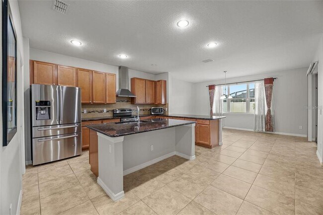 Building Photo - 6041 Town Center Blvd