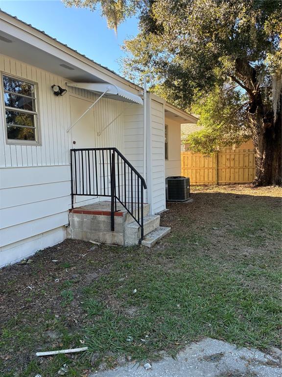 Building Photo - 470 SW Dove St