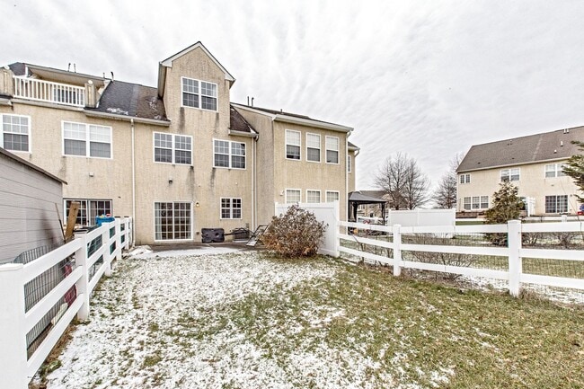 Building Photo - Middletown - 3 bedroom, 2.5 bath townhome