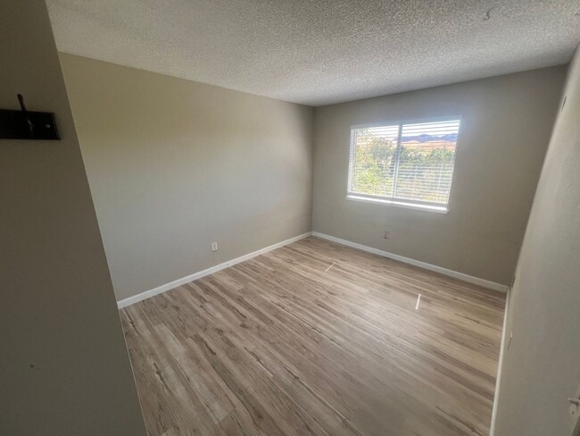 Building Photo - Spacious & Updated 4BD/2.5BA Home in Prime...
