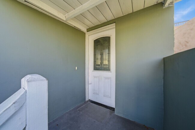 Building Photo - 126 E Balboa Blvd