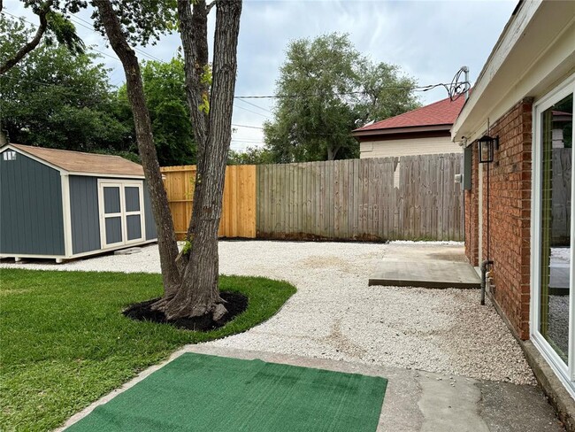 Building Photo - 6027 Beaudry Dr