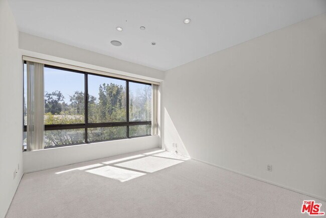 Building Photo - 10551 Wilshire Blvd