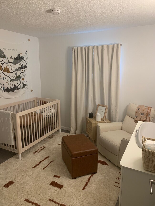 Building Photo - 806 Northlawn St NE