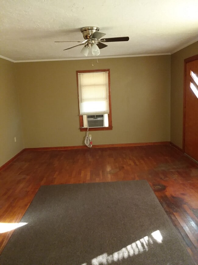 Building Photo - 407 N McCombs St