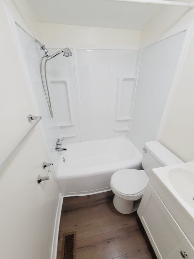 Building Photo - Beautiful Renovated Single Family Home!