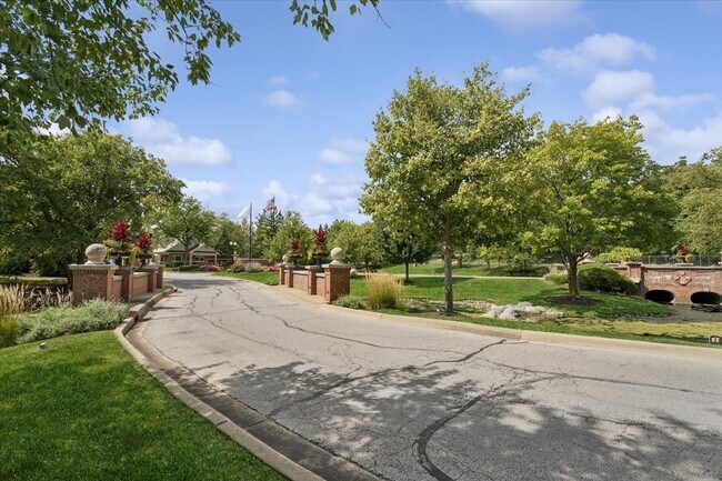 Building Photo - 9200 Falling Waters Dr W