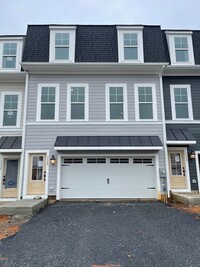 Building Photo - Townhouse for Rent in Preston Lake