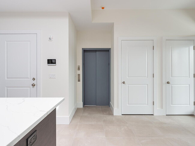 Building Photo - "Charming 2-Bed, 2-Bath Retreat in Prime Downtown Greenwich Location!"