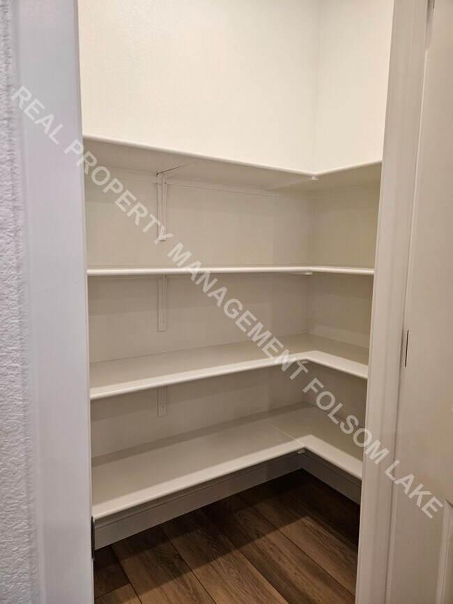 Building Photo - New 3 bedroom 2.5 bath Home in the Riverbl...