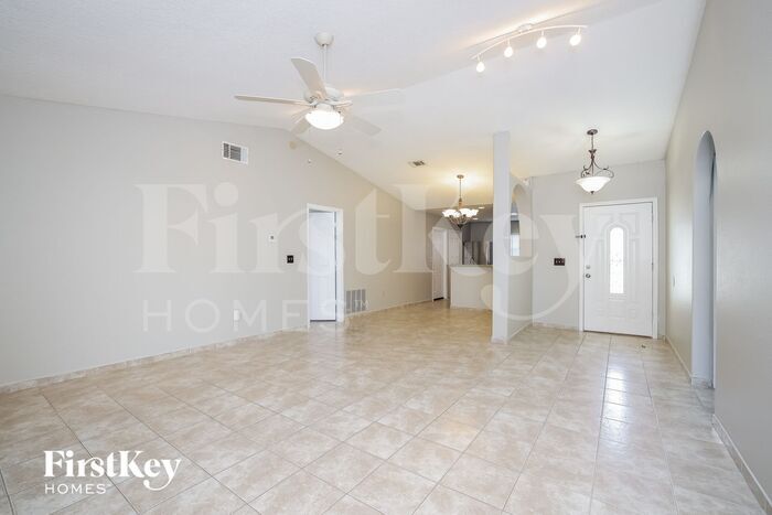 Building Photo - 585 Koala Dr