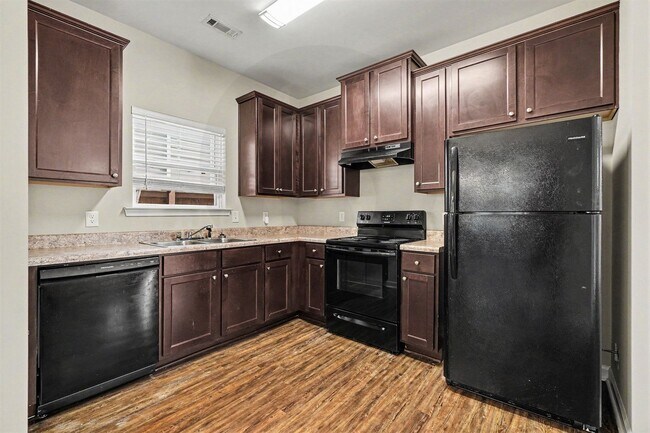 Building Photo - Must See 3BR/2.5BA Home in East Point!