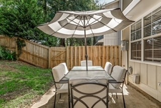 Building Photo - 160 Commons Dr