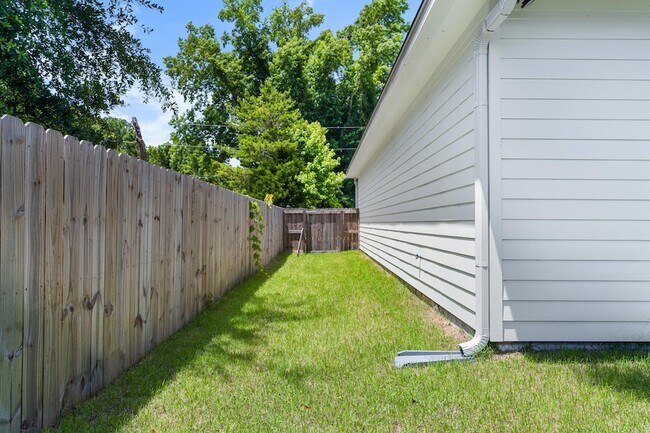 Building Photo - 5 Romana Ln