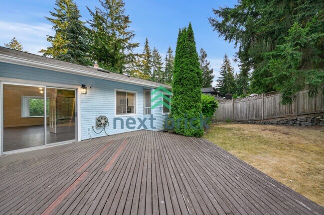 Building Photo - "Charming Bellevue 4-Bed Oasis with 2 Baths - Spacious 1560 Sq Ft Retreat!"