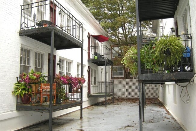 Building Photo - 1072 Piedmont Ave NE
