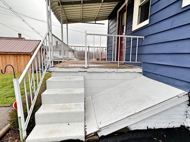 Building Photo - 303 Leavy Ave