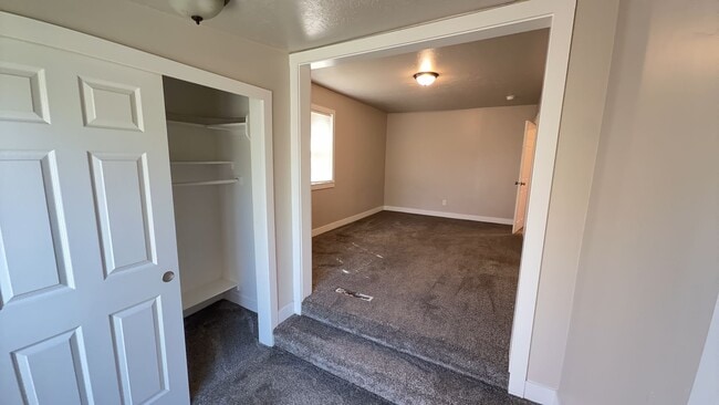 Building Photo - 4 Bed / 2.5 Bath Home in Kearns