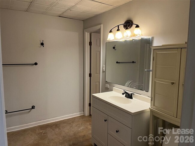 Building Photo - 8737 Whippoorwill Dr